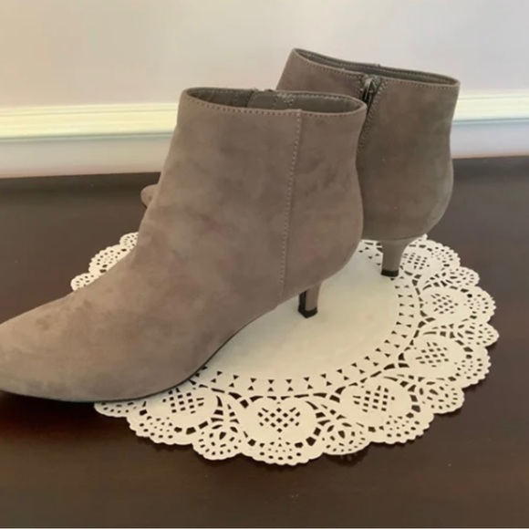 Naturalizer pointed toe ankle booties size 6.5 - Picture 3 of 7